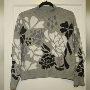 Women's Floral Pattern Grey Crewneck Sweater